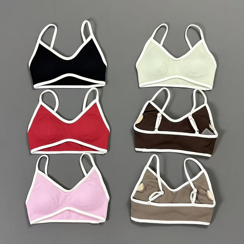 女性用コントラストラインヨガブラ Vネック ホワイトエッジ  - Yoga Daily Fitness のレビューと価格